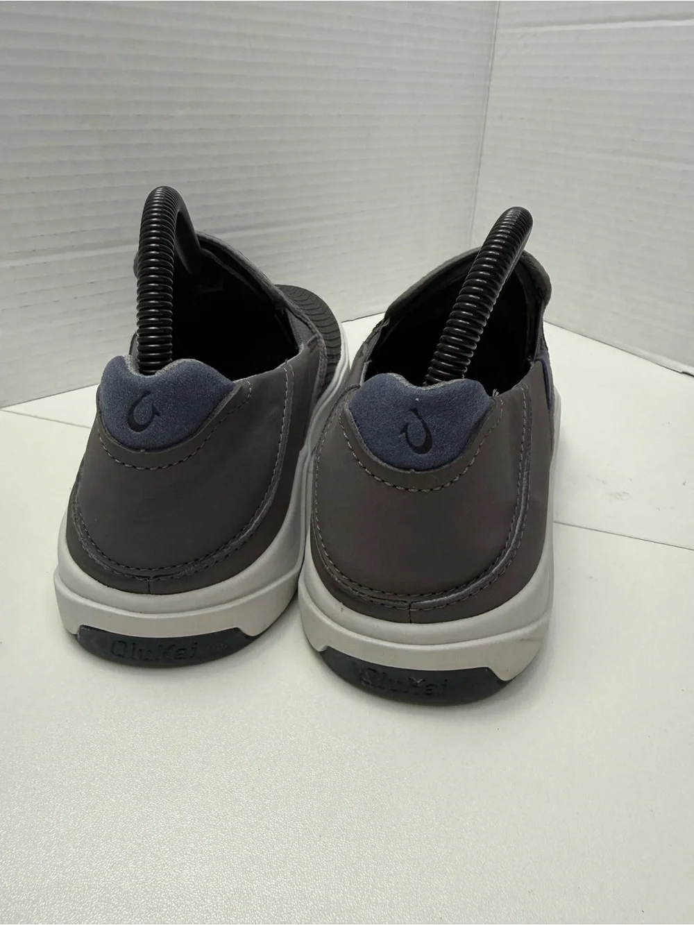 OluKai Men's Gray Knit Slip-On Sneakers size 7